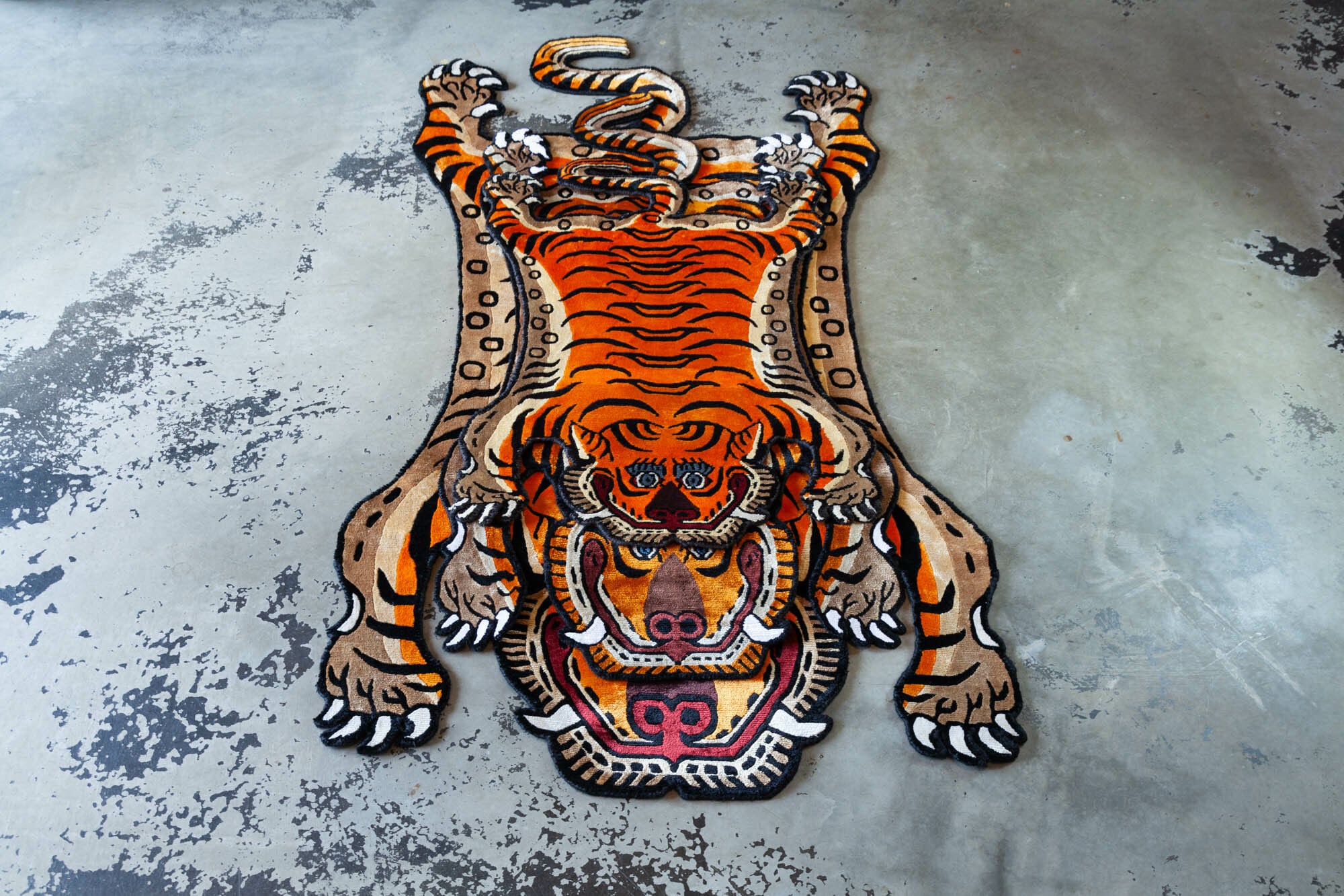 【最終値下げ】チベタンタイガーラグ　Mサイズ　シルク Tibetan Tiger Rug (Mサイズ シルク 057) チベタンタイガーラグ
