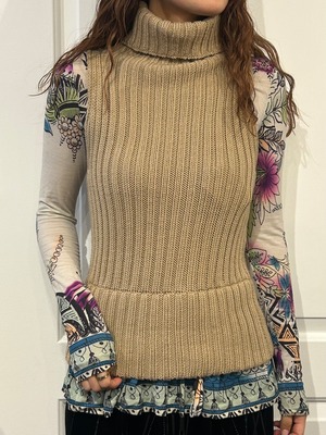 GUCCI  / vintage turtle neck knit.