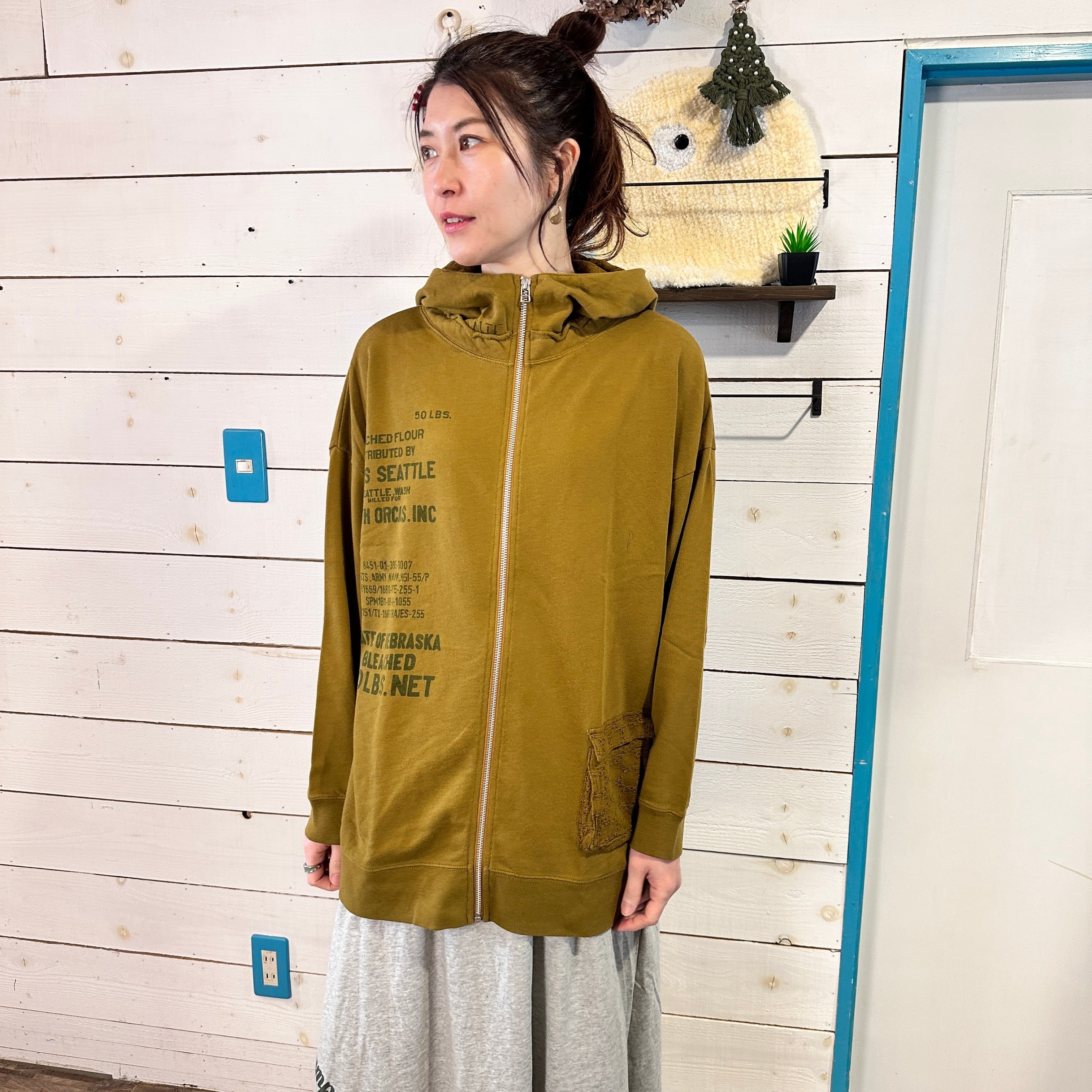 ミニ裏毛硫化染めジップパーカーロングスリーブ　2460　フリーサイズ　フード付き　ロゴパーカー