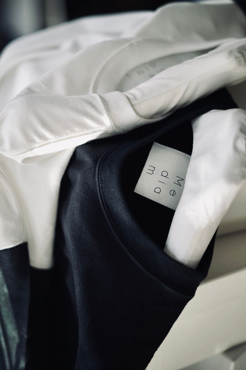 Mediam / Memories Sleeve Rib Long Tee ( White , Black ) | JUQUI Online