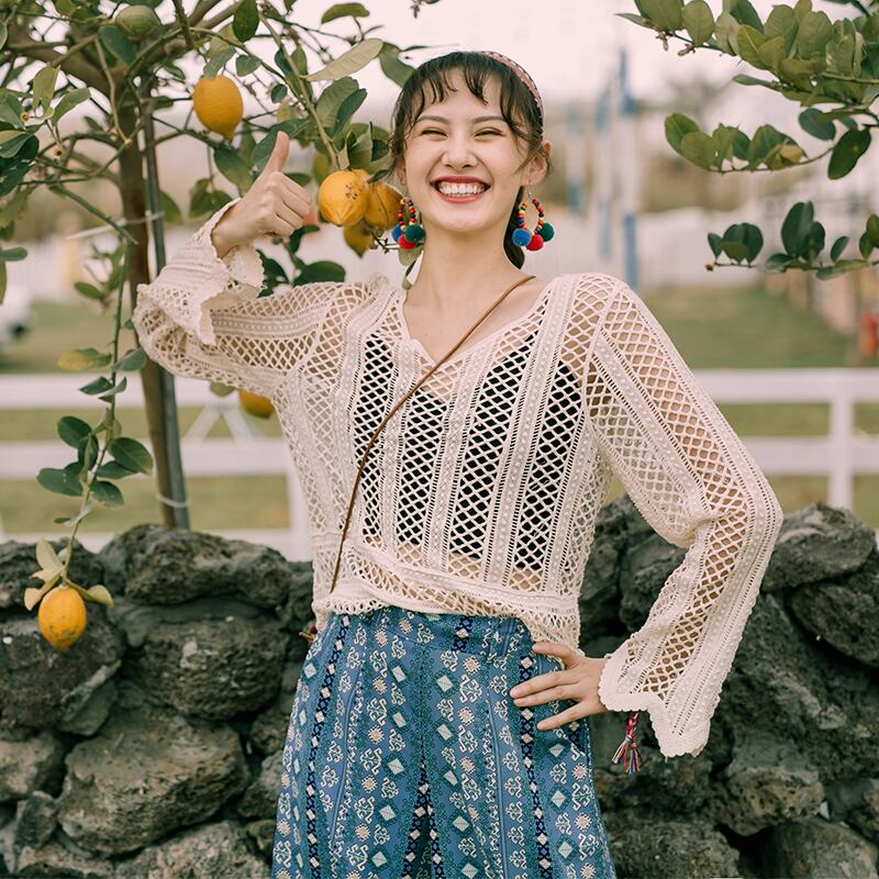 ニットの中空長袖日焼け止めブラウス、ゆったりとしたVネック、短い痩身ブラウス、女性の薄いスタイルの休暇 ドリームホーストラベル婦人服56676945654