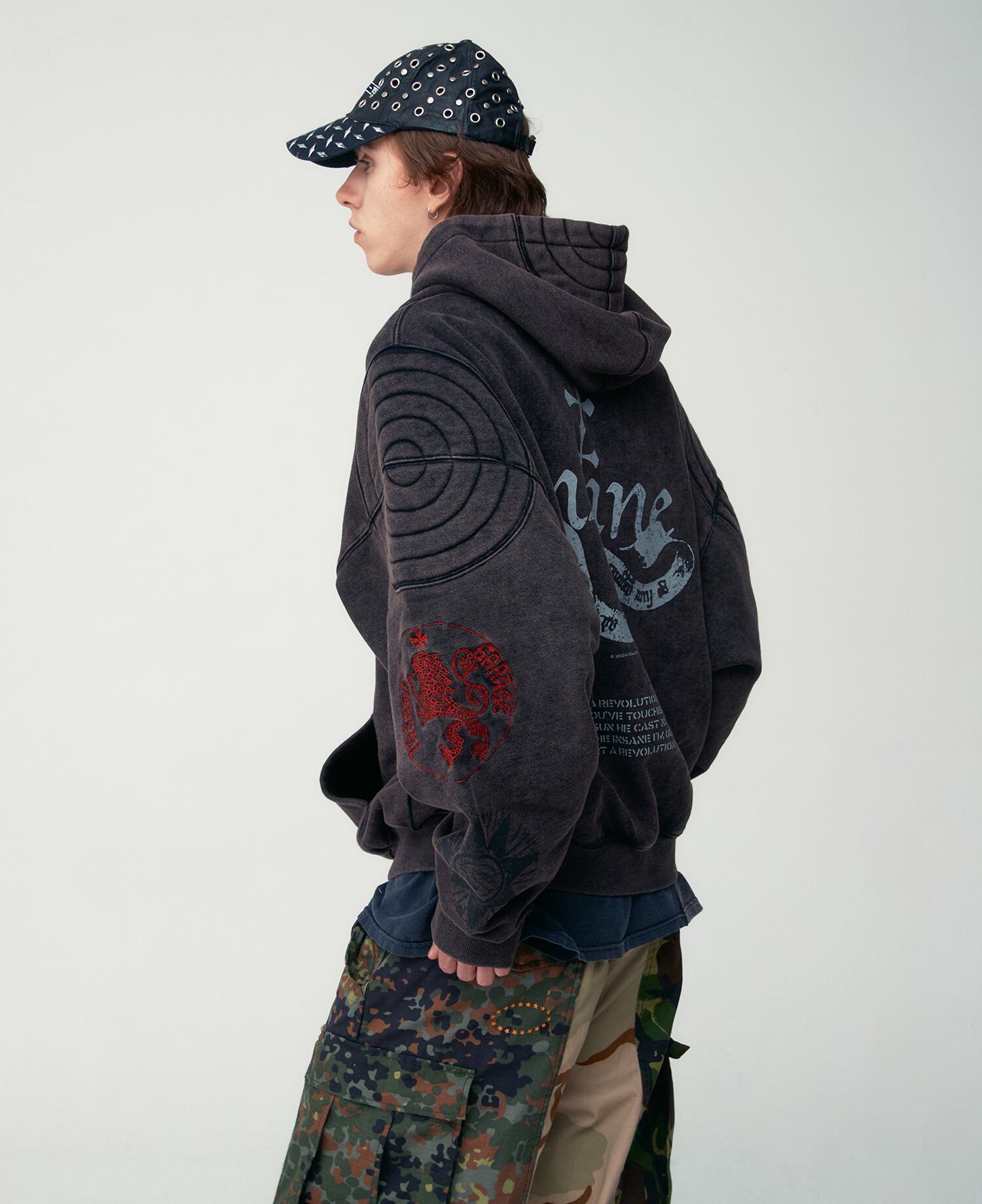 ☆THE BOYZ ソヌ 着用!!【INSANE GARAGE】INSANE EMBROIDERED ☆THE BOYZ ソヌ 着用!!【INSANE GARAGE】INSANE EMBROIDERED