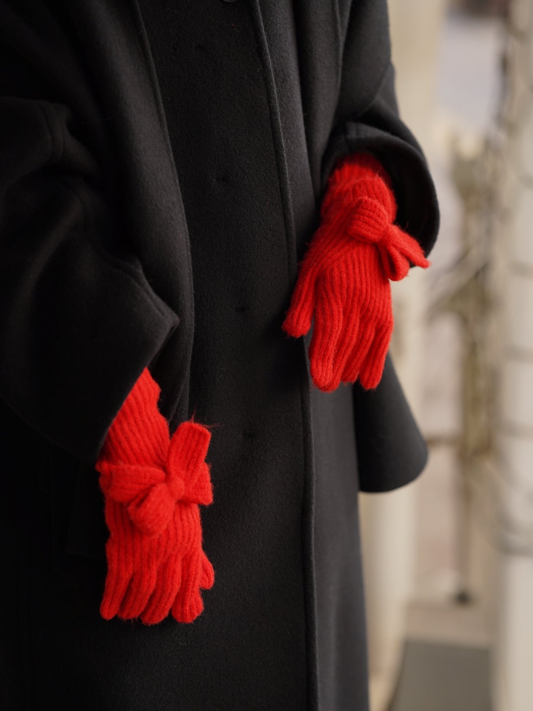 Casselini(キャセリーニ)"Long Knit Ribbon Globe"