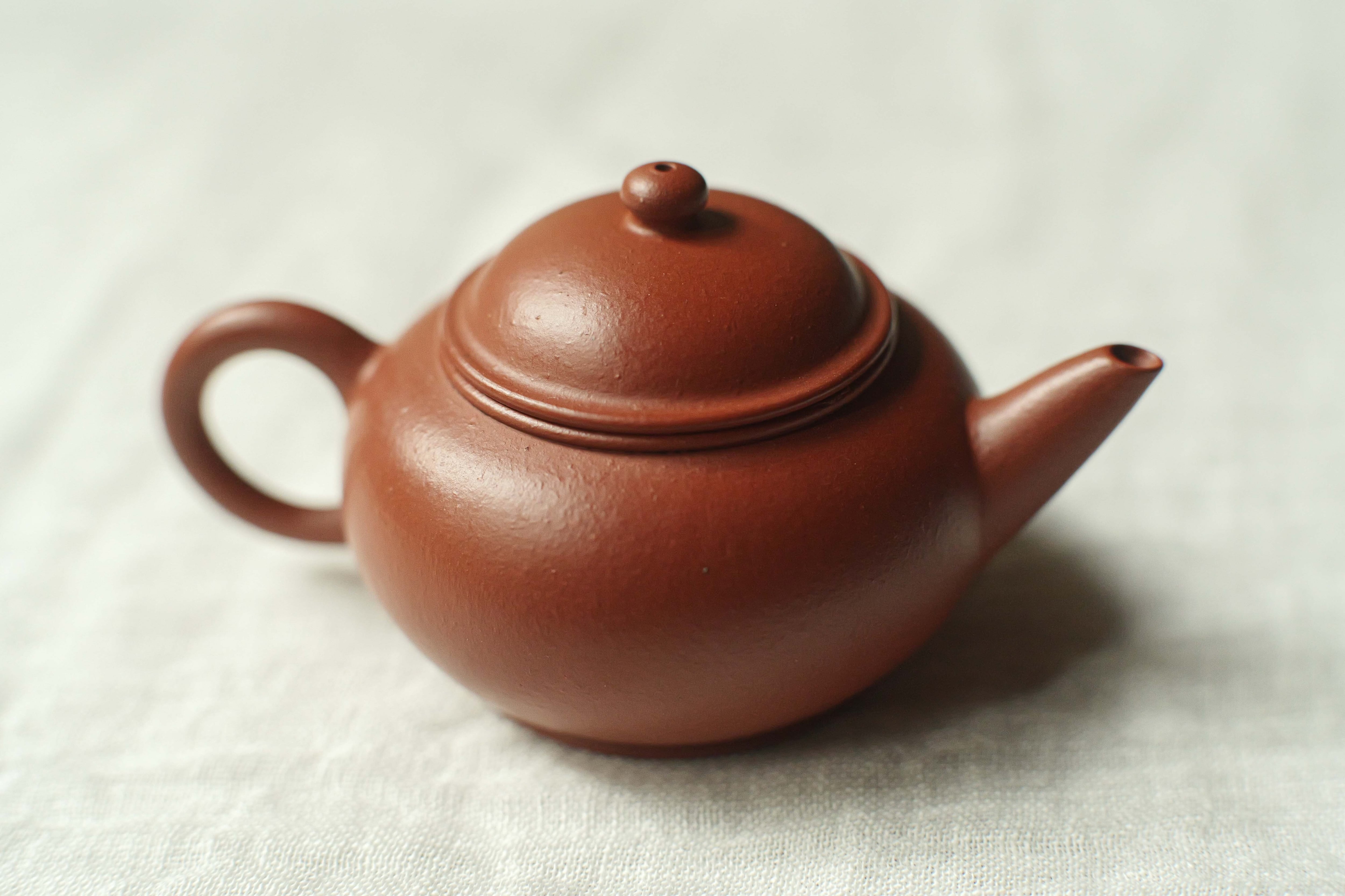 ヴィンテージ 宜興紫砂壺「水平」乙（約60cc）・朱泥 | 北白川糕糰店