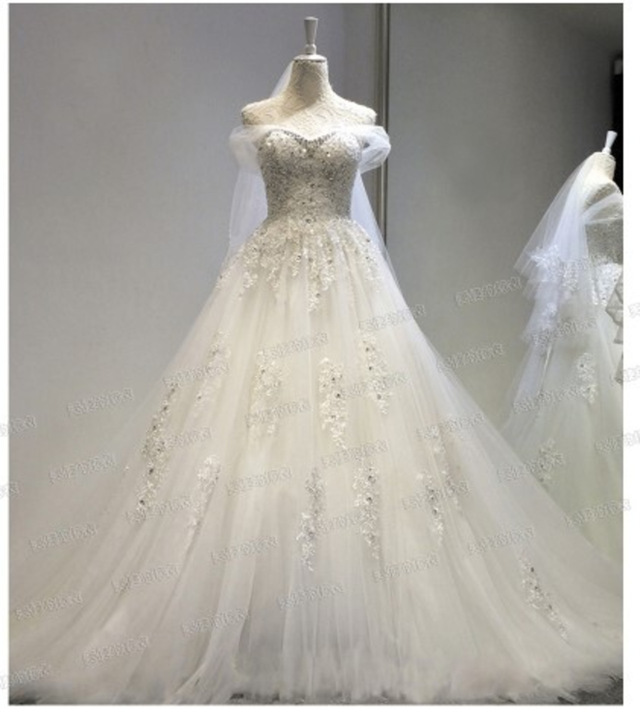 美品！ ウエディングドレス ハンド ビーディング 高級刺繍 トレーン  