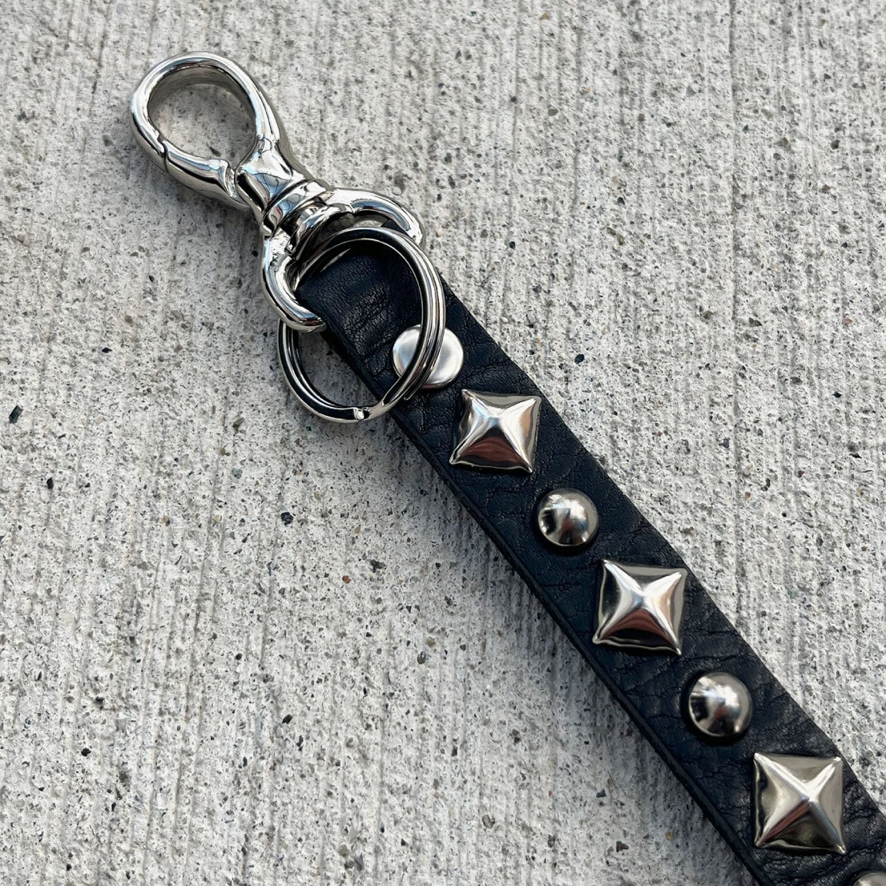 栃木レザー スタッズキーホルダー キーリング 日本製 Made in Japan