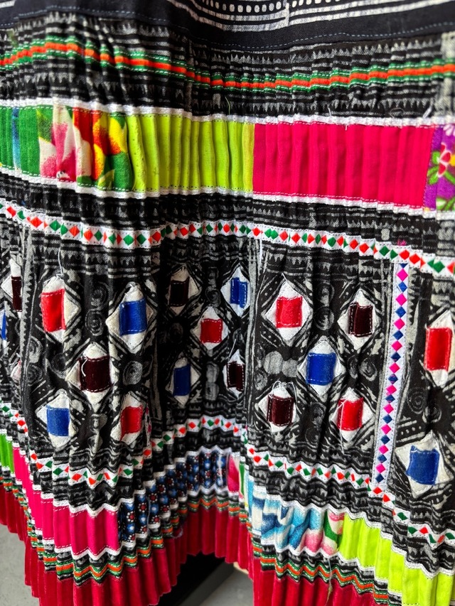 モン族スカート 066 ロング 藍染布 ろうけつバティック アップリケ bamiオリジナルパターン