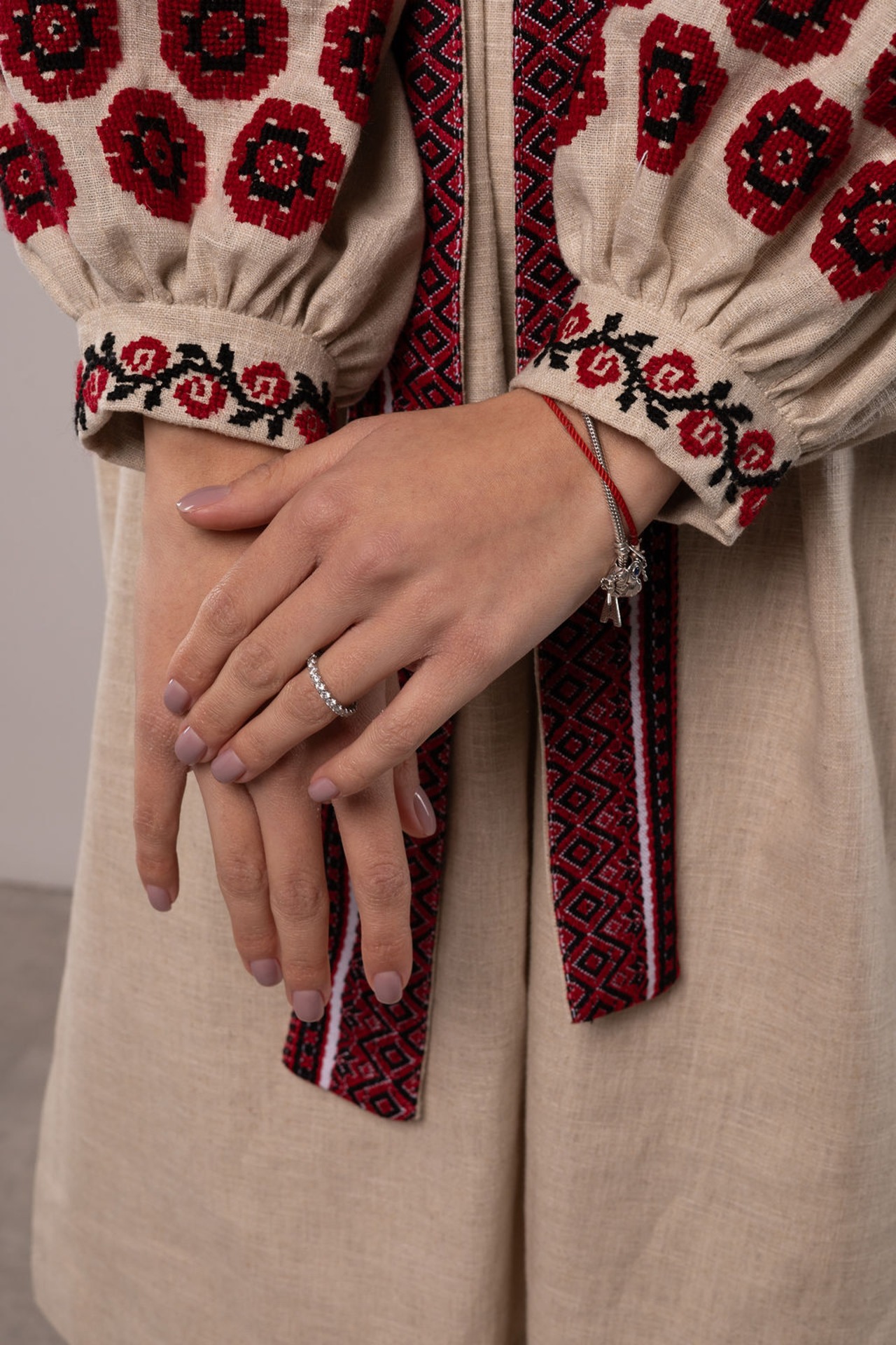 【ハイエンド】ウクライナ刺繍ヴィシヴァンカ・クラシック　手刺繍　麻　レディース・フリーサイズ - 16