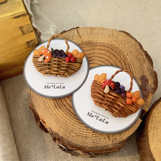 Ma*LuLu／秋の実りのかごブローチ／オレンジのキノコ