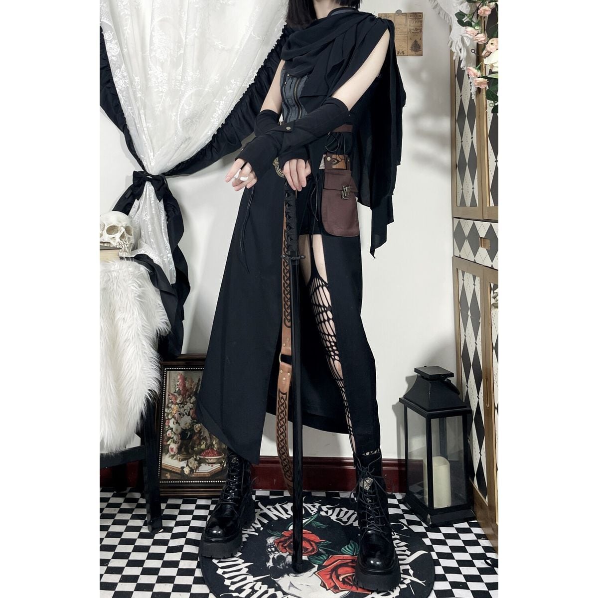 黒霧のファントム・ハーネスベルト×スリットロングコーデセット