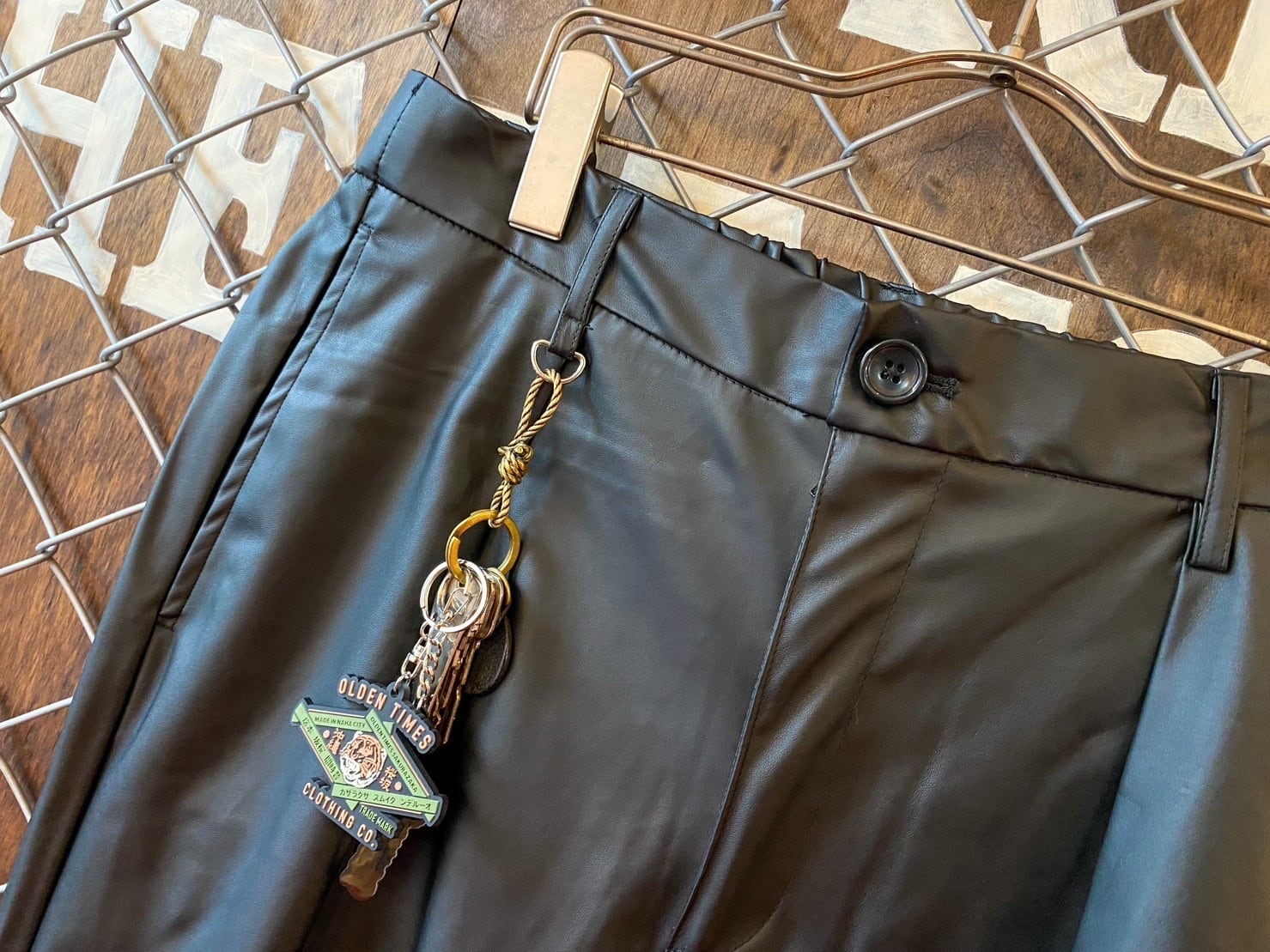 2色展開】PU LEATHER WIDE PANTS | OLDENTIMES OKINAWA