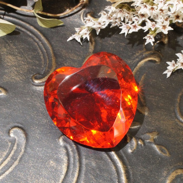 《Andara Jewelry》インドネシア産アンダラクリスタル　ハートカット　レッドオレンジ