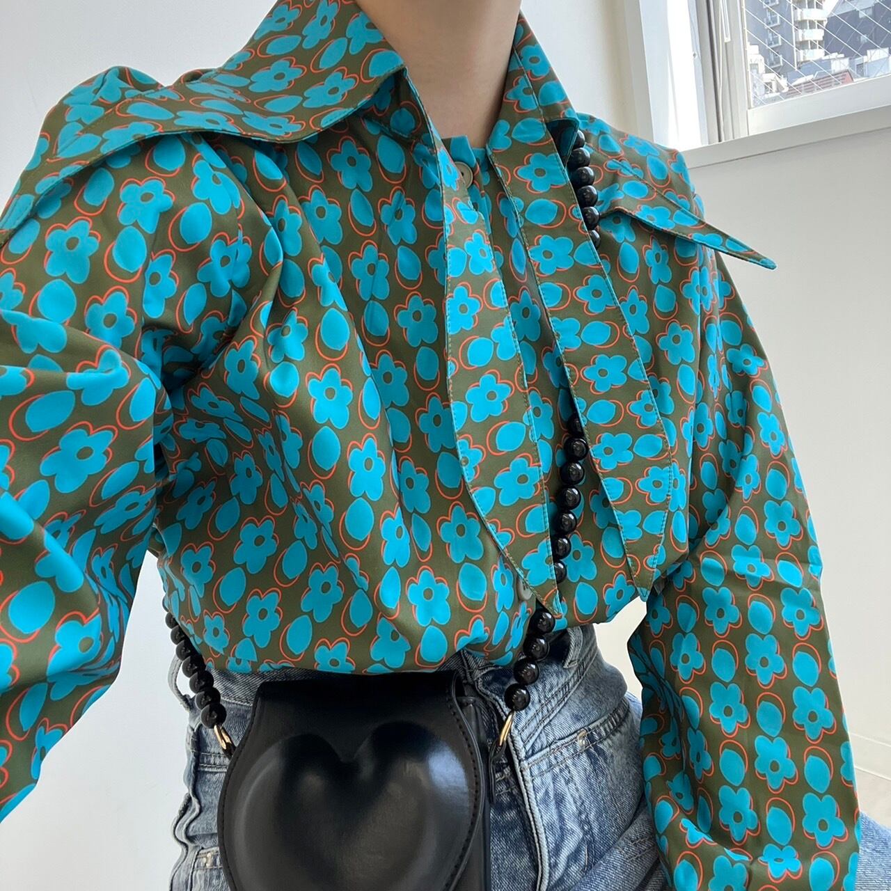 flower Triangular collar blouse_LN01329