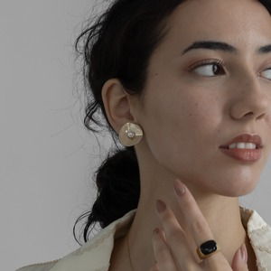 【ネコポス便】イヤリング ラウンドパールイヤリング アンティークテイスト ヴィンテージ マット加工 シンプル 大きめ  1121