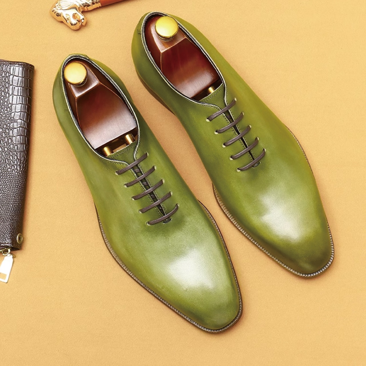 個性的で幅広いユースに対応したデザイン　自信と魅力を演出するアイテム　SS015