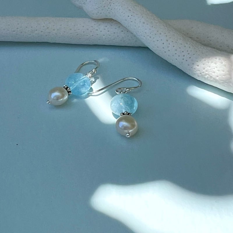 アクアマリンとパールのピアス 再入荷！！】Lagoon Original アクアマリン とパールの フックピアス