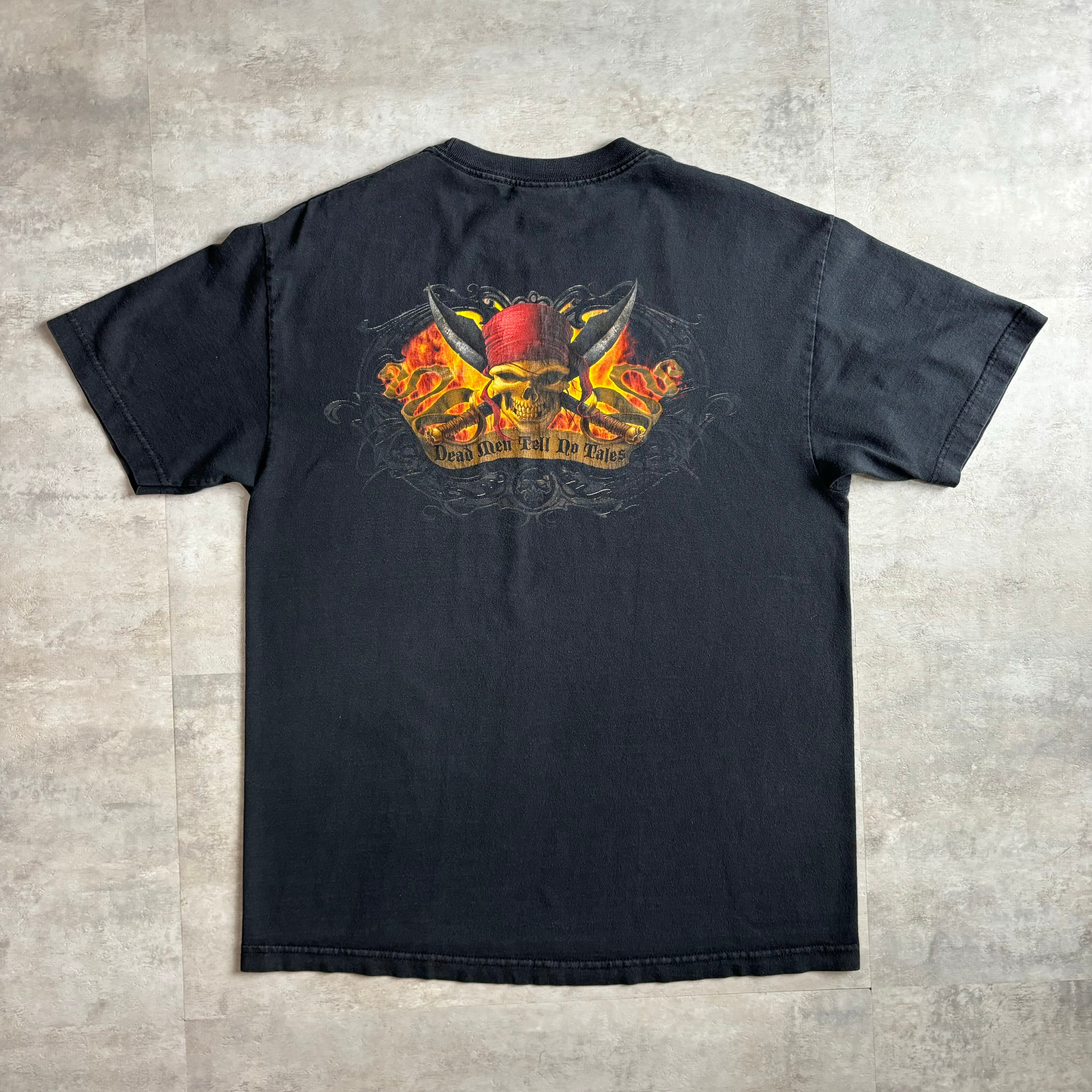 《Lsize》Disney パイレーツオブカリビアン 「死人に口なし」 レア字体 Tシャツ no.3253