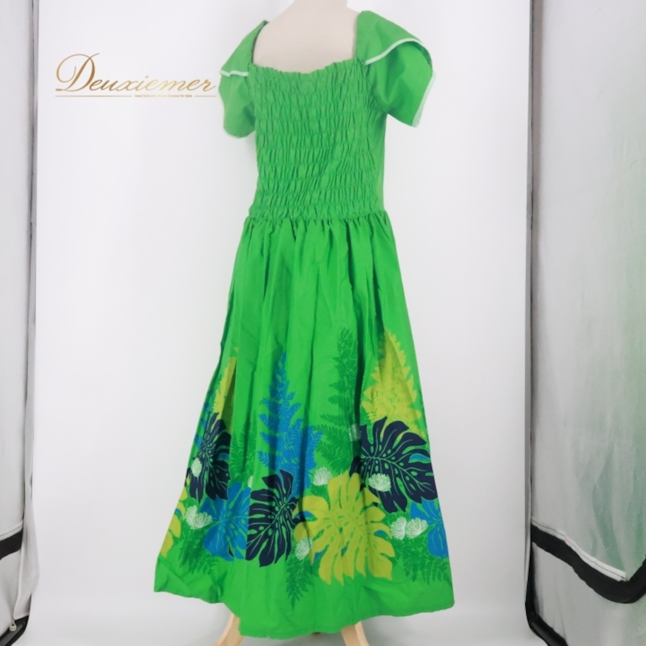 フラダンス 衣装 ワンピース ドレス グリーン系 パンドール 日本製 モンステラ柄 ハワイアンプリント Paondor アロハ レッスン 練習 フラ ダンス 半袖 スクエアネック ブルー系 黄緑 緑 水色 ブラック系 黒 華やか 鮮やか かわいい おしゃれ ふんわり パーティー トロピカル 夏物 おしゃれ着 カジュアル 女性用 ファッション 清涼感 軽やか