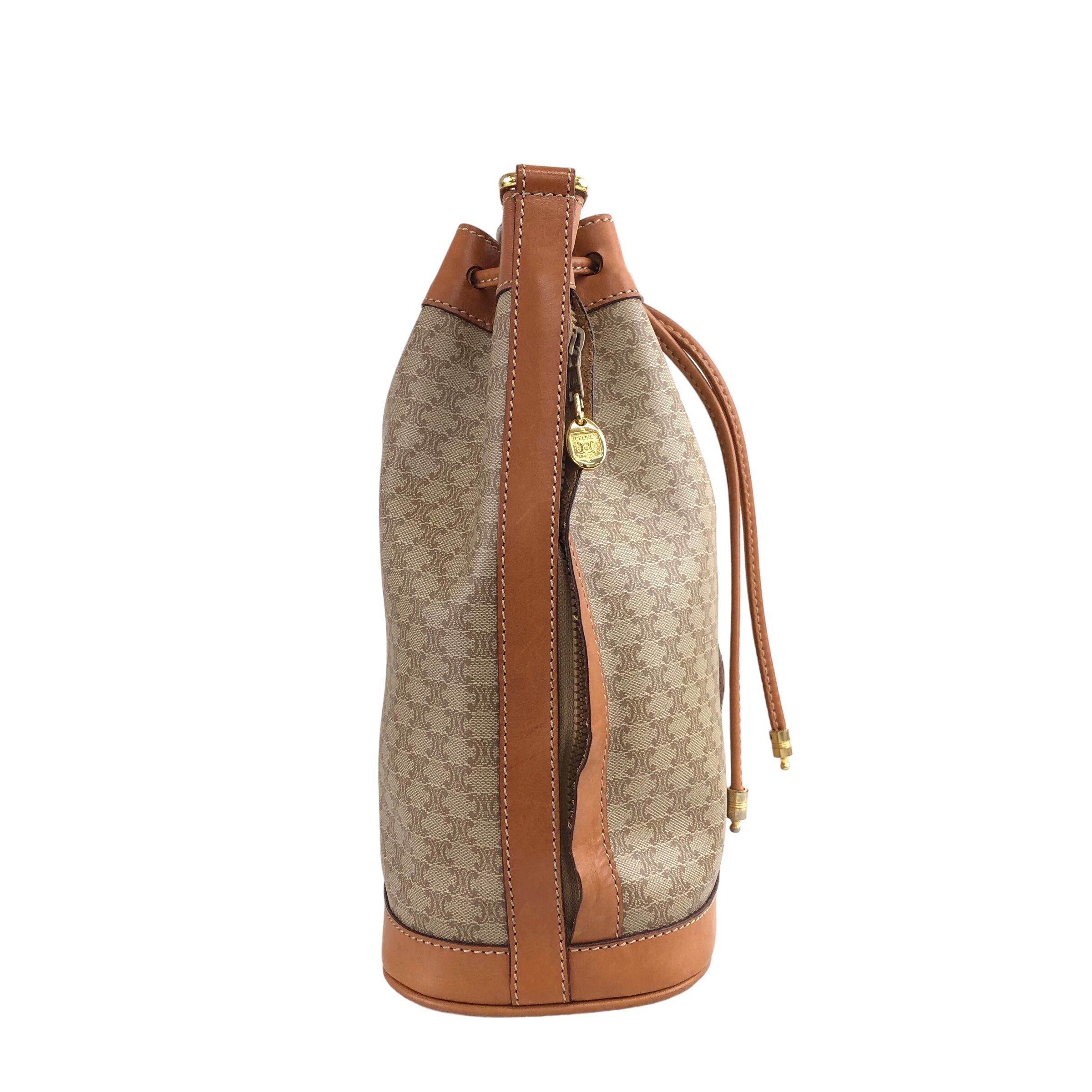 CELINE マカダム柄 巾着 ショルダーバッグ トリオンフ レザー ベージュ CELINE セリーヌ マカダム ショルダーバッグ ベージュ ブラゾン