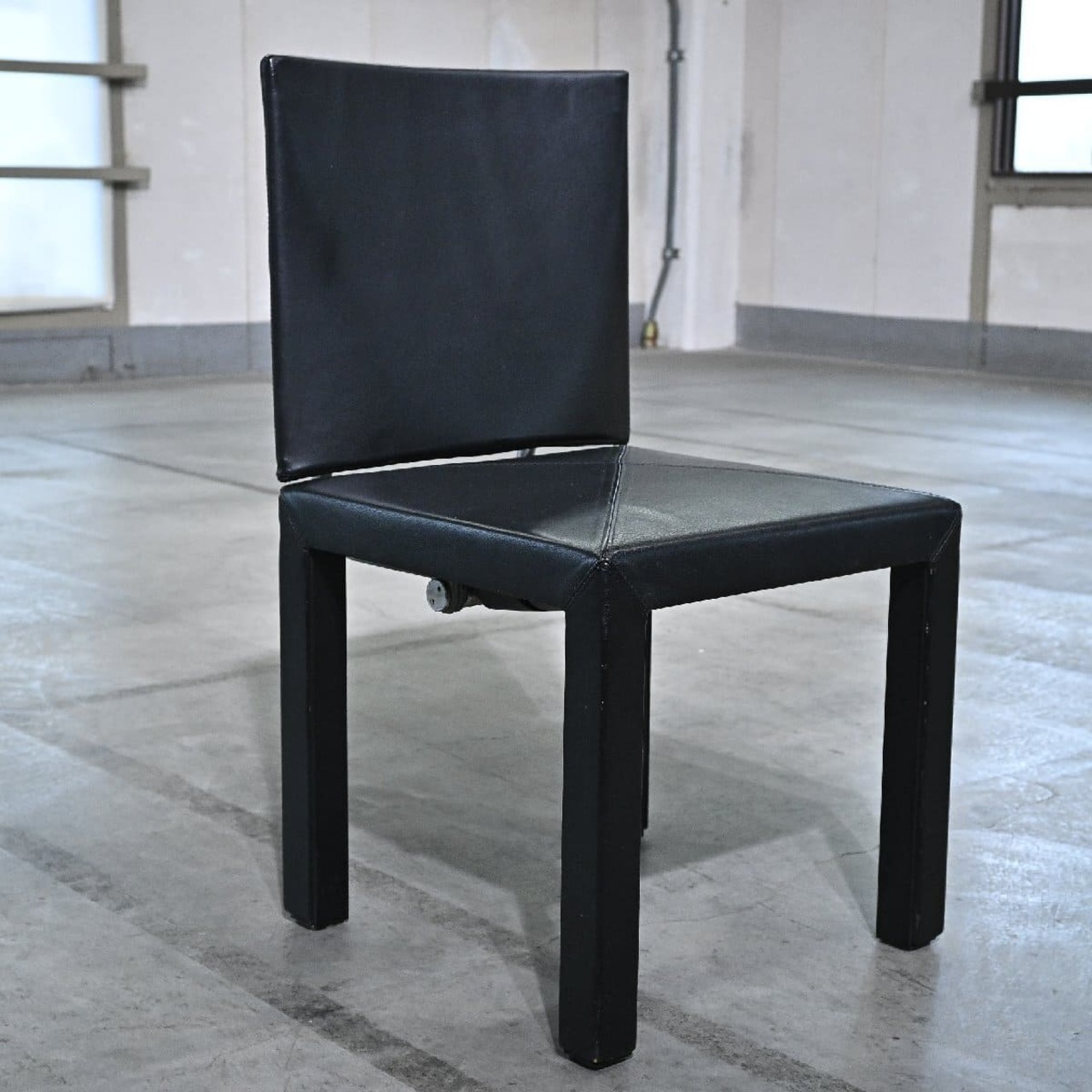 希少 B&B Italia「Arcara/アルカラ」ダイニングチェア D Paolo Piva 本革 リビング 待合室 モダン イタリア ミニマル パオロピーヴァ【中古家具/中古インテリア/USED家具ユーズド家具/リサイクル】