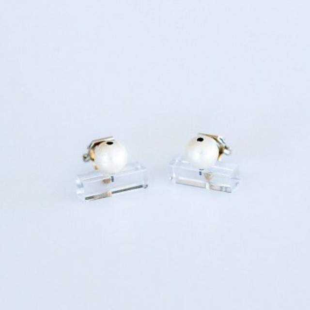 Sur (サー) earrings (イヤリング) 【長方形Aクリア＋パール】