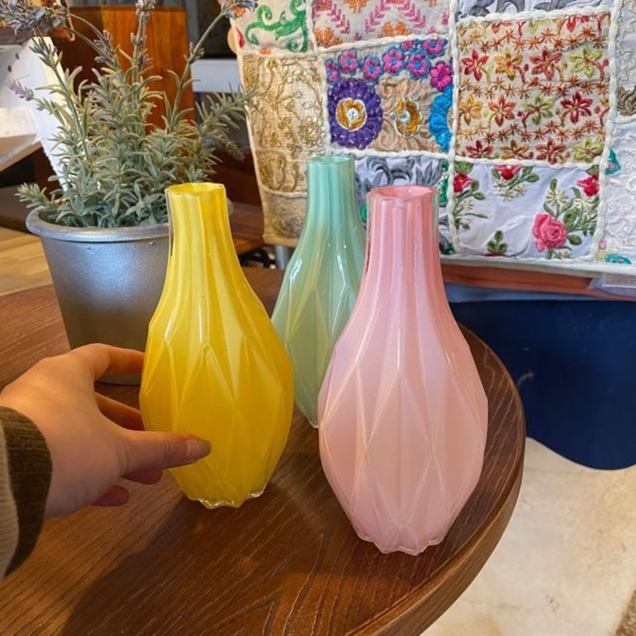MILK GLASS SINGLE VASE - DIA MILK PINK / フラワーベース　ピンク　花瓶　1輪挿し　リビング　ガラス