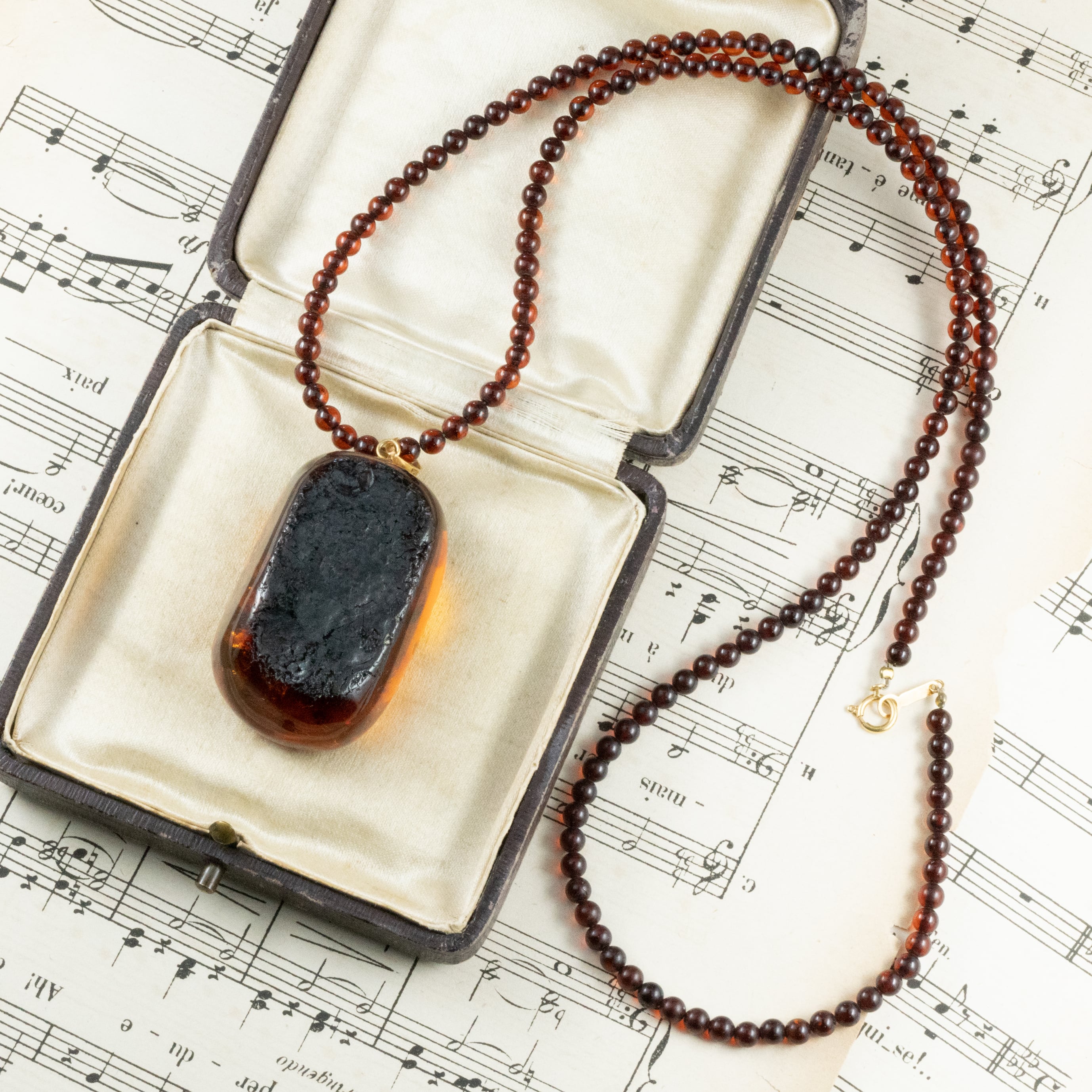 レア オール アンバー 琥珀 コハク ビーズ セミロング