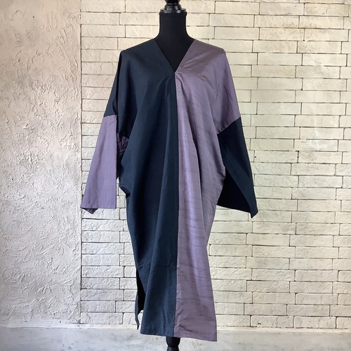 左右非対称と魅惑の紫が演出する大人な一作　絹100％紬　長袖ワンピース　21OP025