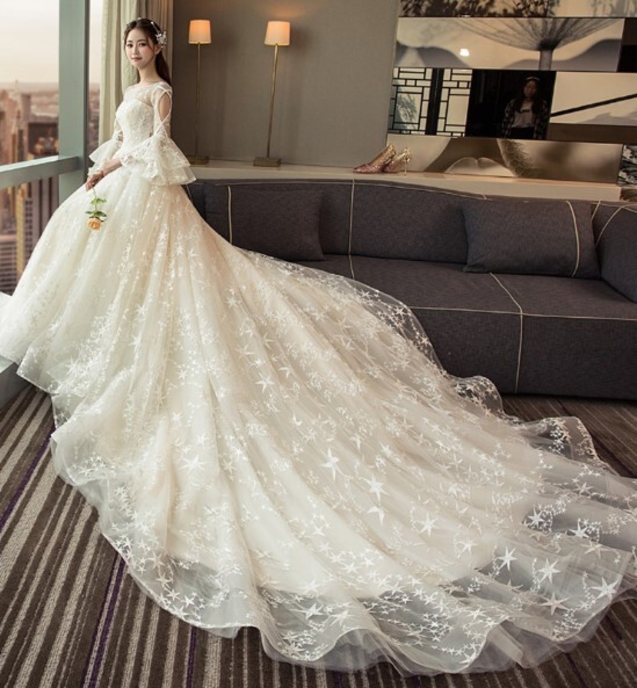 高品質！ ウエディングドレス ロングトレーン 繊細レース エレガント  