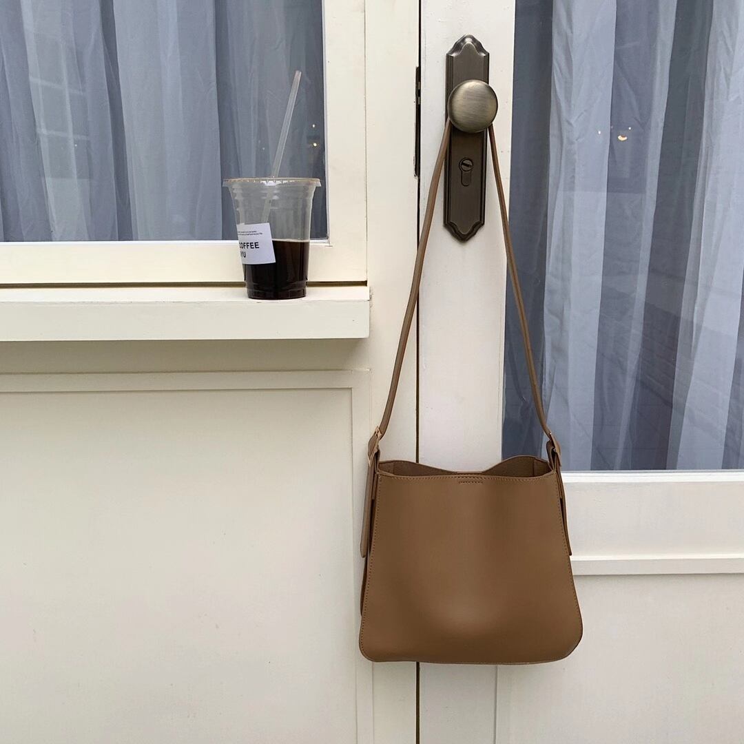 ポーチ付き ベルトバックル ショルダーバッグ AS75-690