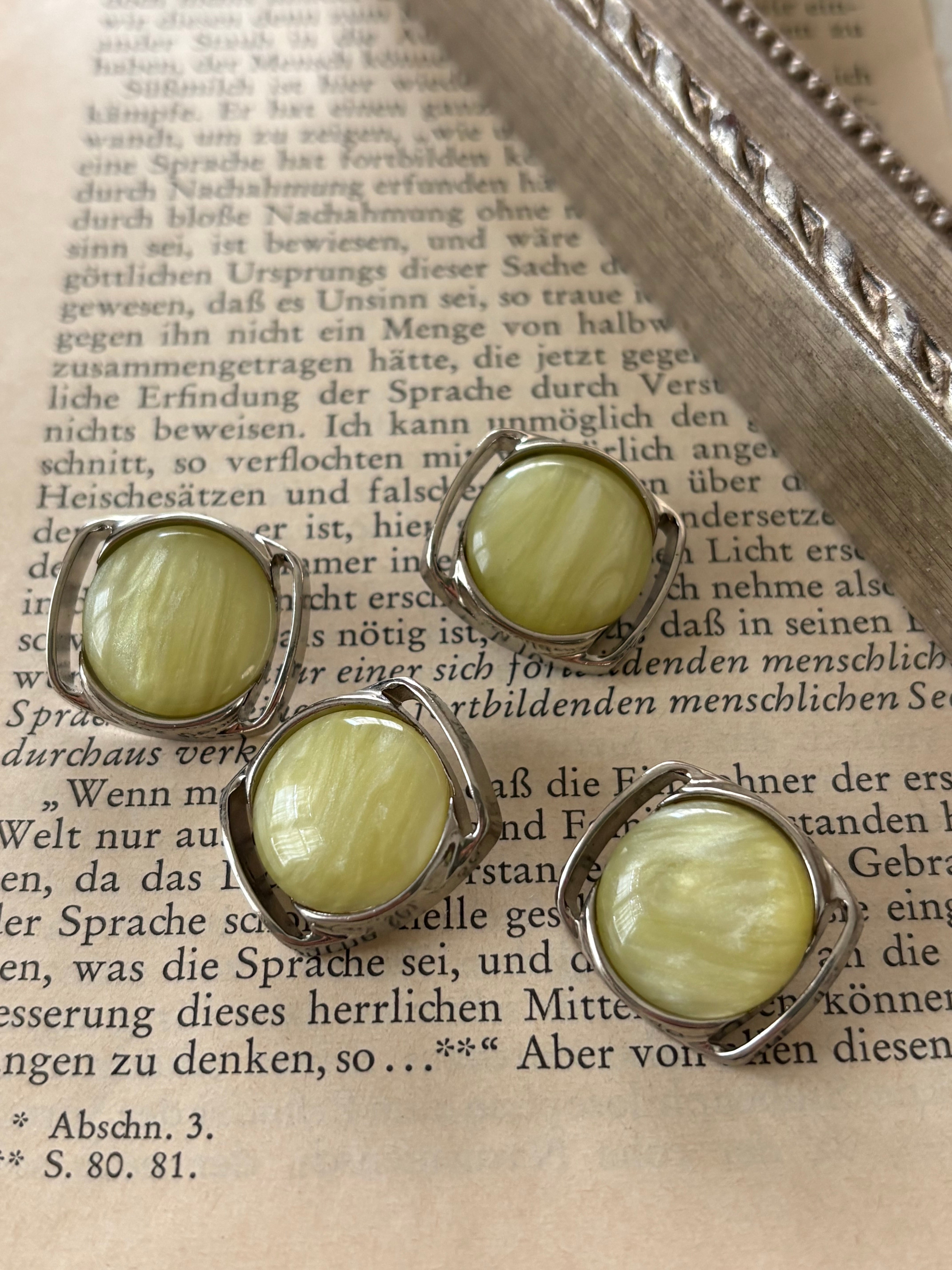 16mm×18mm Japanese ヴィンテージボタン レモンイエロー カボション シルバー アクセサリーパーツ 装飾材 カルトナージュ