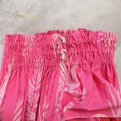 フラダンス 衣装 パウスカート ピンク系 ハワイアンプリント フラワープリント 植物柄 花柄 アロハ フラ ダンス レッスン 練習 シングル スカート 華やか 鮮やか かわいい おしゃれ 軽やか ふんわり フレア レッド系 グリーン系 イエロー系 ピンク 赤 緑 黄