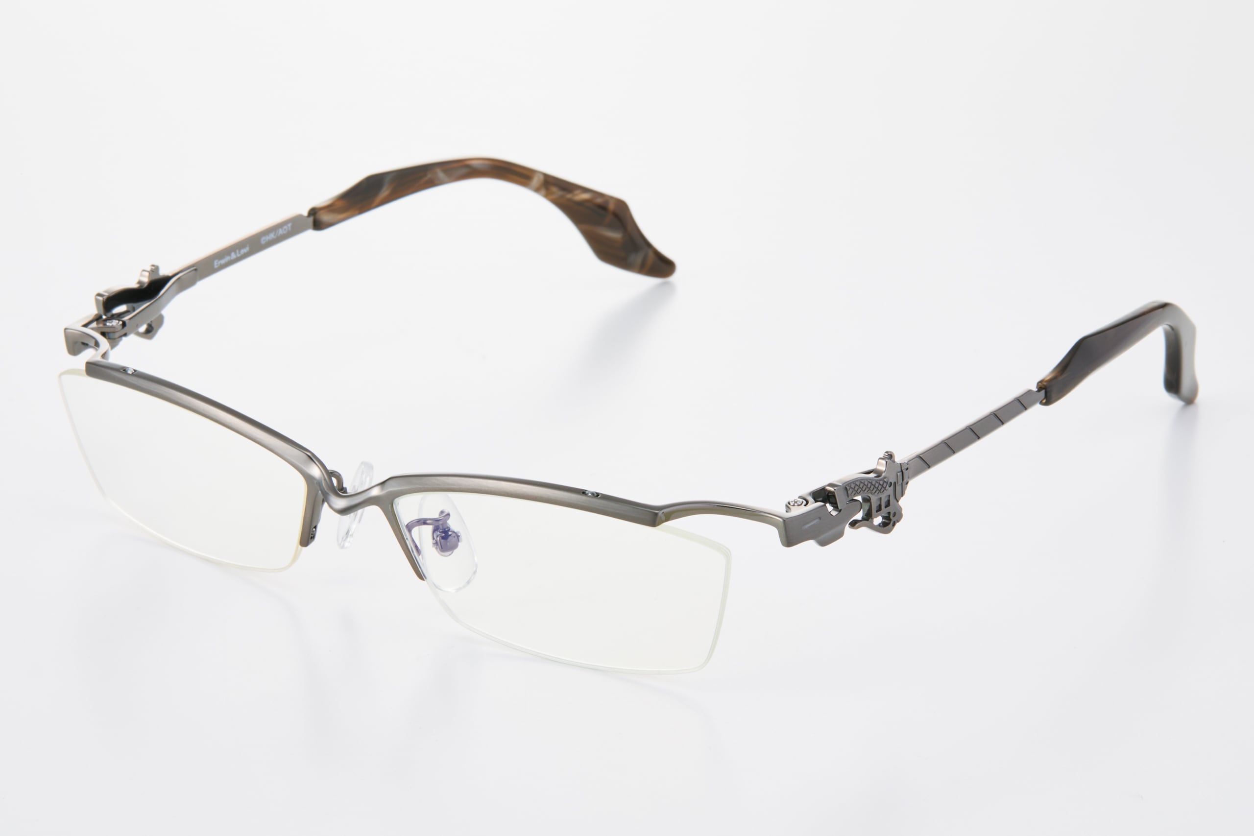 進撃の巨人 公式 // エルヴィン・リヴァイ メガネ | メガネのイタガキ