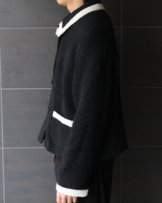 Short-length buttoned boa jacket