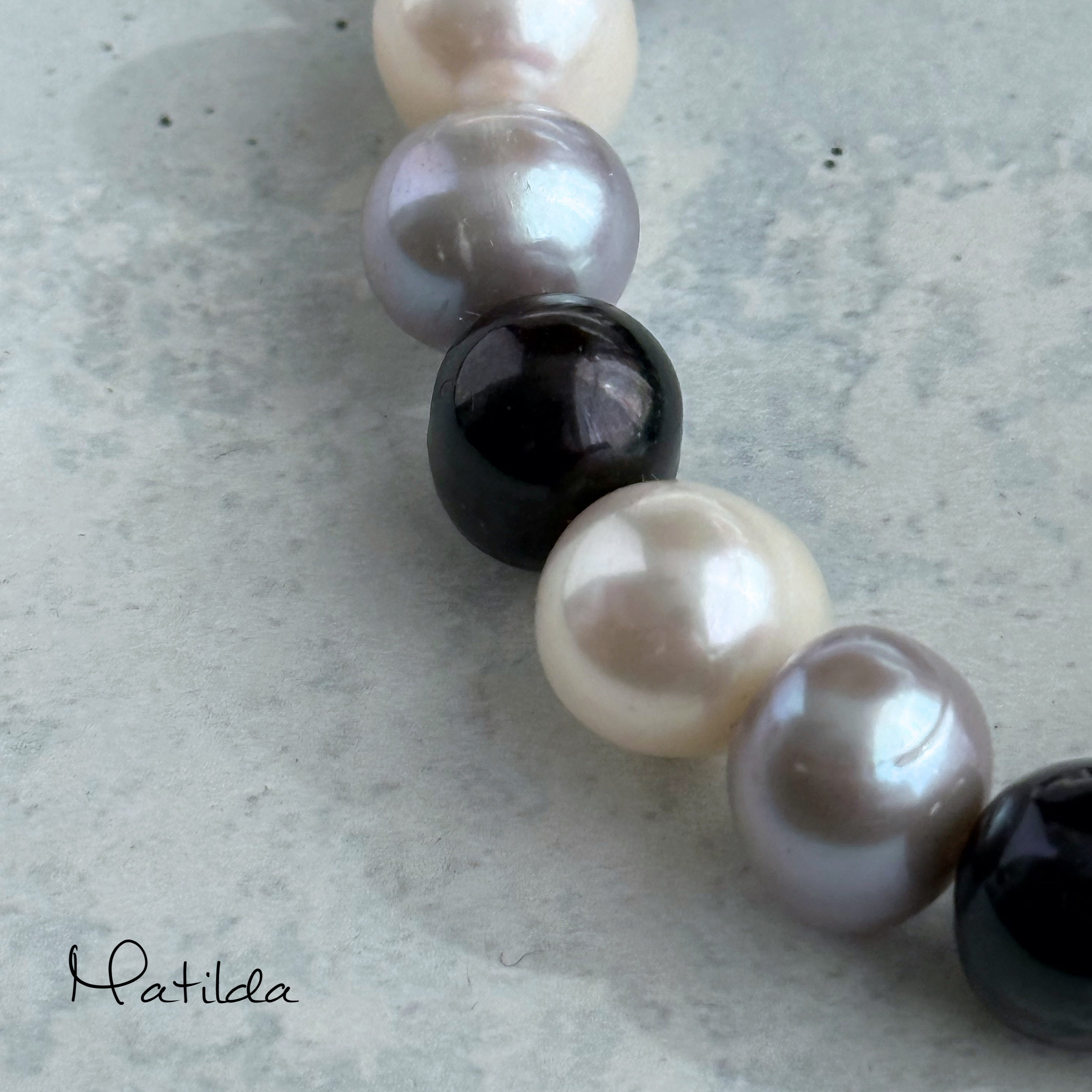 The 'Matilda' bracelet(オニキス×淡水パール×クォーツ)