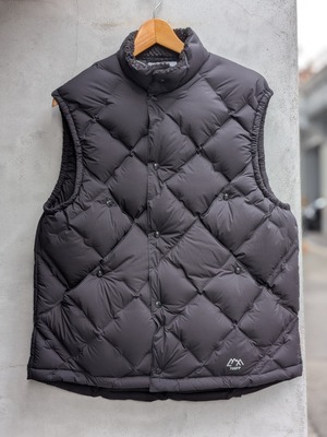 COMFY CMF OUTDOOR GARMENT “CMF WOVEN DOWN VEST” BLACK