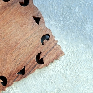 木製 彫刻 コースター ヴィンテージ 茶托｜葉の文様と透かし彫りが美しい手仕事のウッドコースター