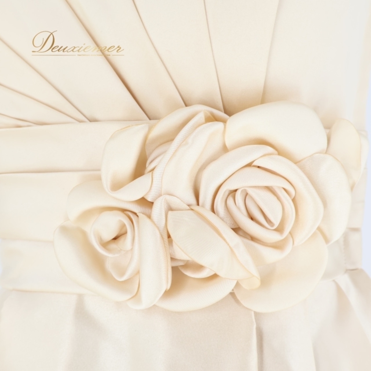 パーティ ドレス ワンピース fine feathers パーティドレス アイボリー クリーム 光沢 無地 編み上げ 演奏会 発表会 カラードレス ホワイト系 ベージュ系 パーティーファッション ドレスアップ フォーマル シンプル スタイリッシュ 大人女子 クラシック ロングドレス 着飾る 上品 おしゃれ レディース