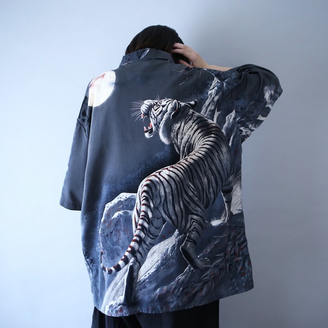 "白虎×月夜" dynamic graphic pattern over silhouette h/s shirt