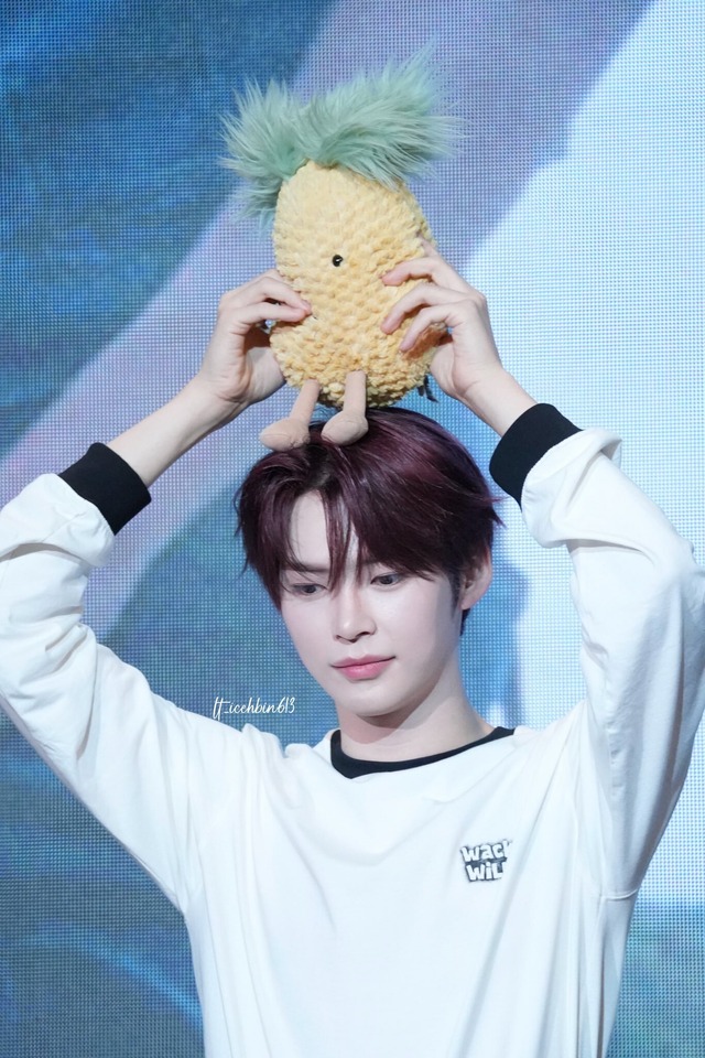 在庫少なめ！★ZEROBASEONE ソンハンビン 着用！！【WACKY WILLY】Raglan Long Sleeve