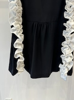 hue DAY TO EVENING ヒューデイトゥイブニング　SIDE FRILL GATHER BLOUSE