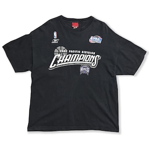Sacramento Kings -2002 Pacific Division Champions- Printed T-Shirt. Reebok