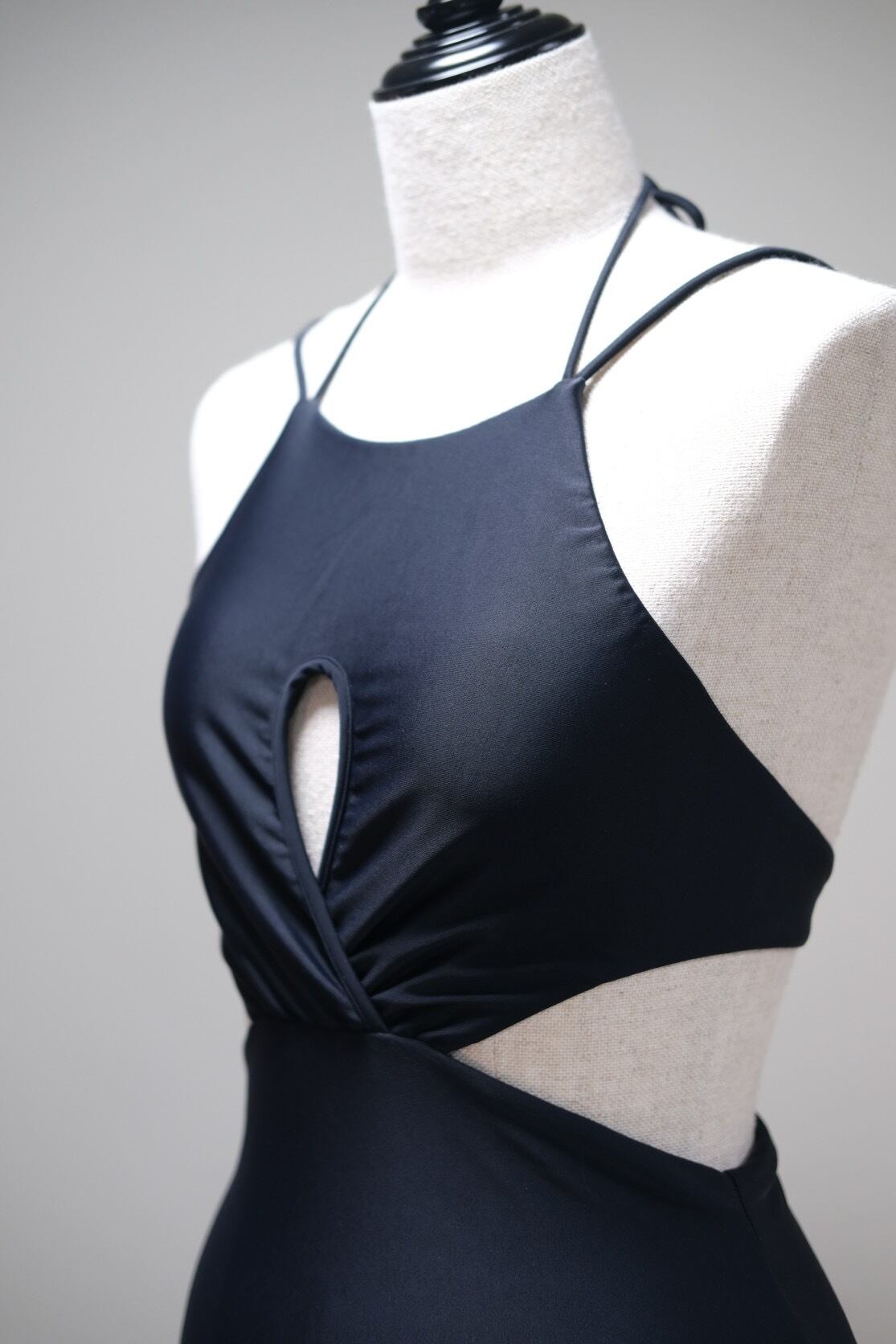 FETICO】CUT-OUT TWISTED SWIMSUIT | loop