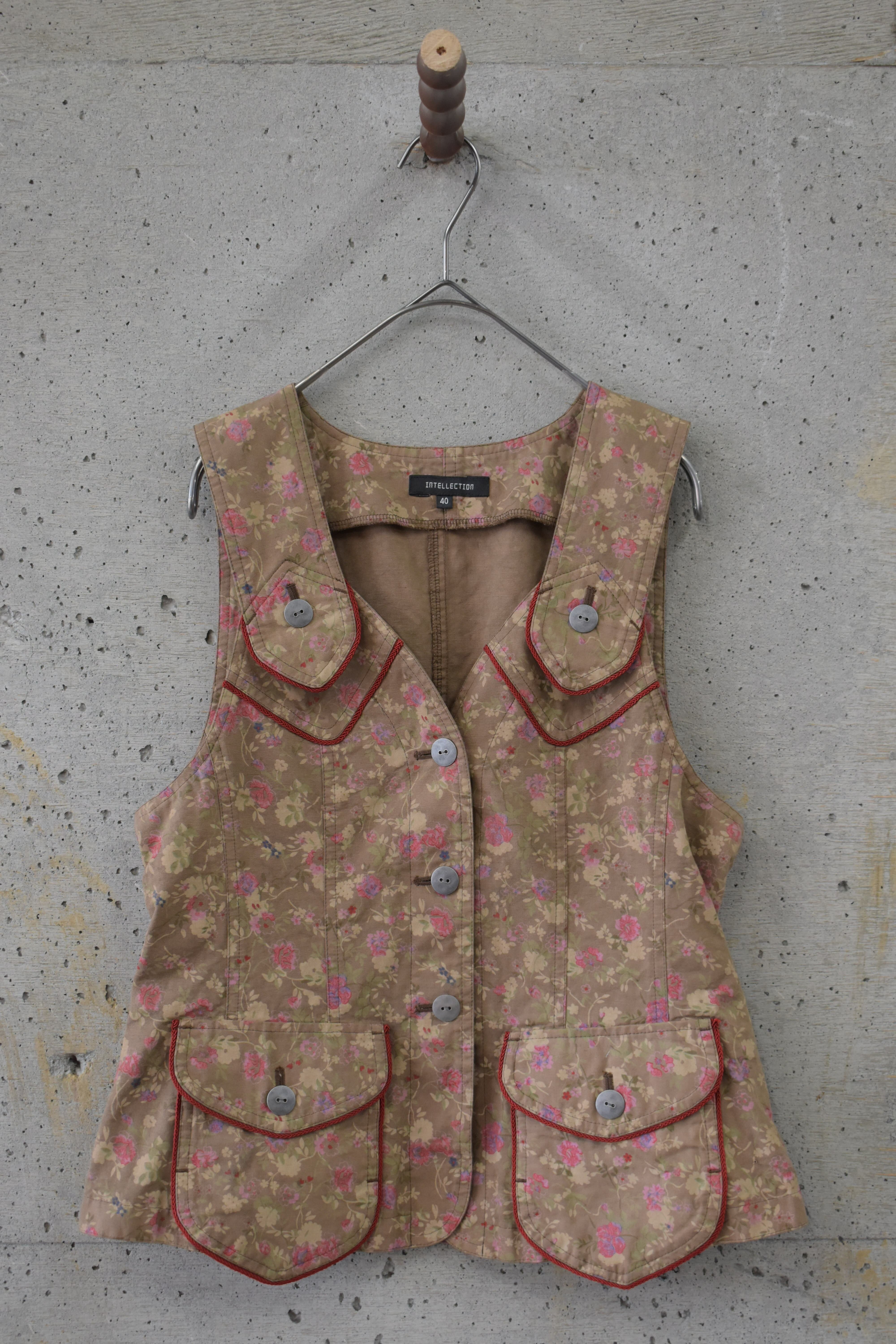Floral-print vest with rope piping