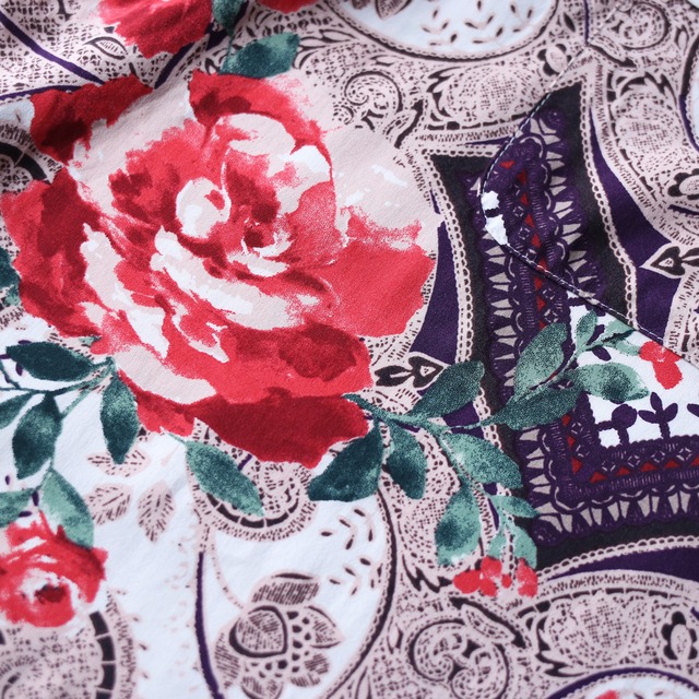 "CHICO'S" beautiful flower art pattern over silhouette shirt