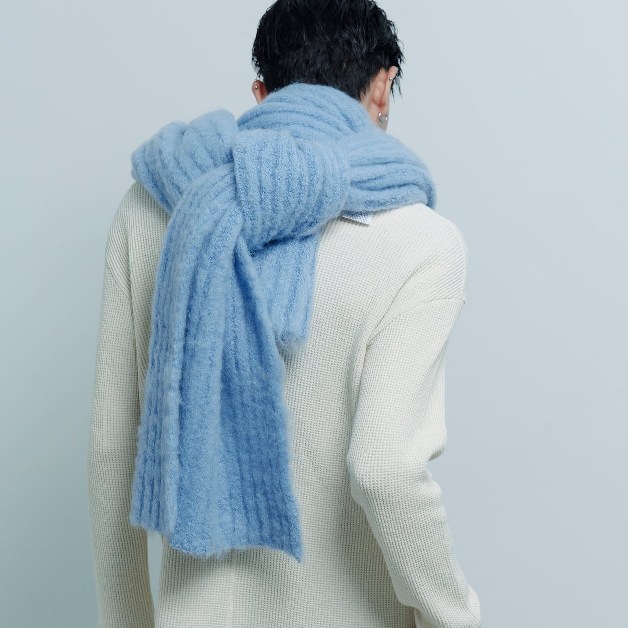 AO-83 long & volume mohair muffler / sky | akio