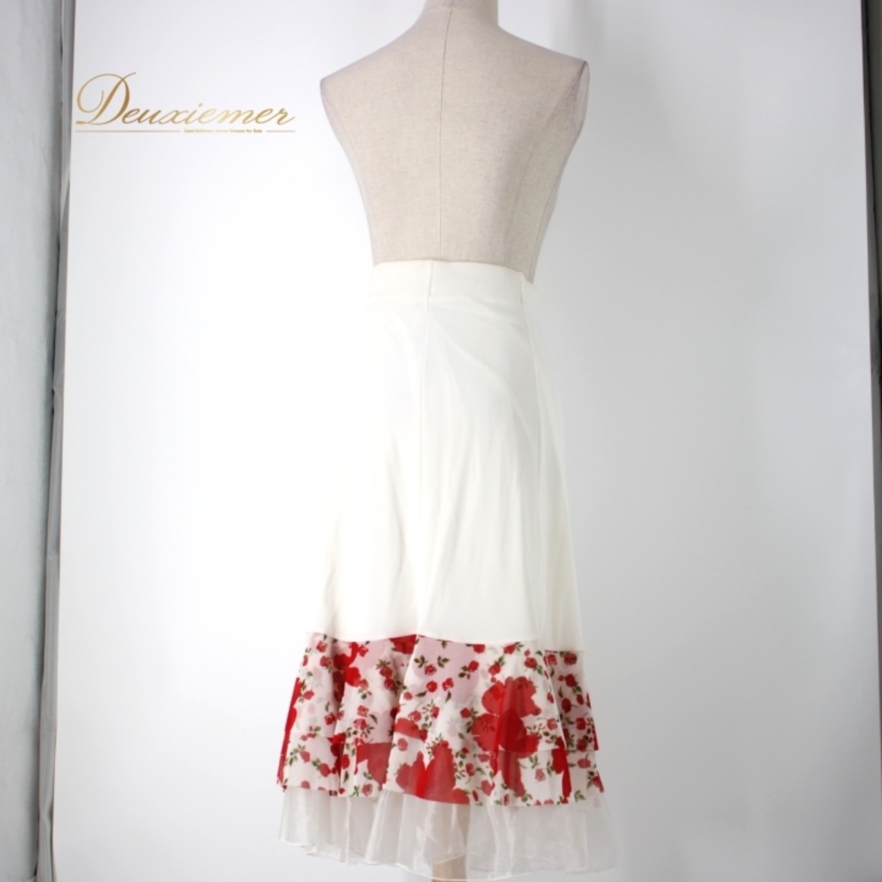 社交ダンス 衣装 スタンダード スカート レッスンウェア レディース オールシーズン 赤 白 レッド系 ホワイト系 グリーン系 花柄 透け感 花柄スカート フレアスカート レッスンスカート ダンスウェア フェミニン コスチューム ポリエステル素材 春夏秋冬 シーズンレス おしゃれ ストレッチ素材 お洒落 競技用 演出用 明るい色 自信を持てる スタイリッシュ