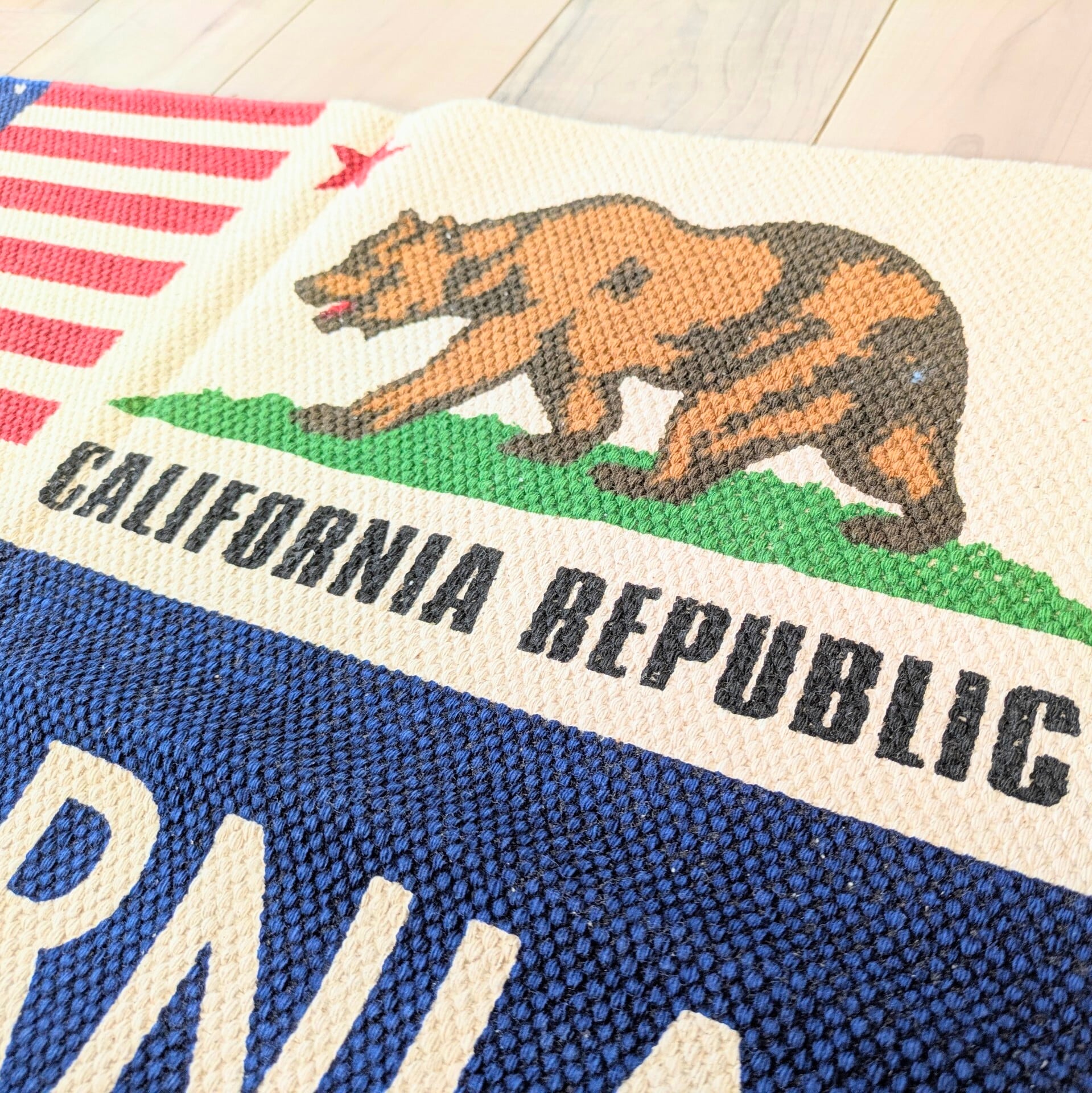 【 CALIFORNIA REPUBLIC ( カリフォルニア州 ) 】 カリフォルニア州旗デザイン / COTTON MAT / コットンマット/ Floor Mat / フロアマット〚アメリカン雑貨 アメトイ〛