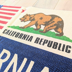 【 CALIFORNIA REPUBLIC ( カリフォルニア州 ) 】 カリフォルニア州旗デザイン / COTTON MAT / コットンマット/ Floor Mat / フロアマット〚アメリカン雑貨 アメトイ〛