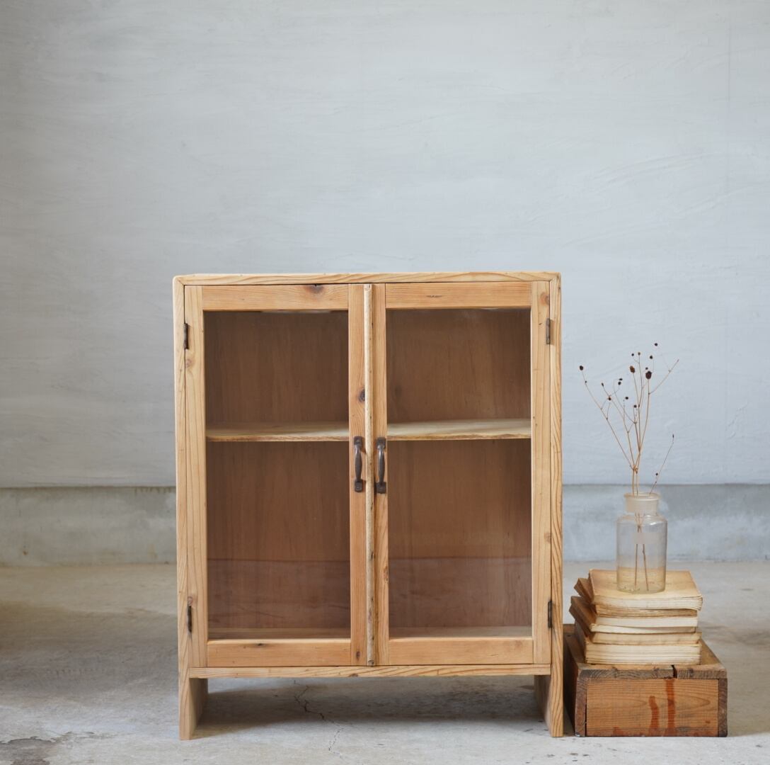 すっきりとした姿のキャビネット